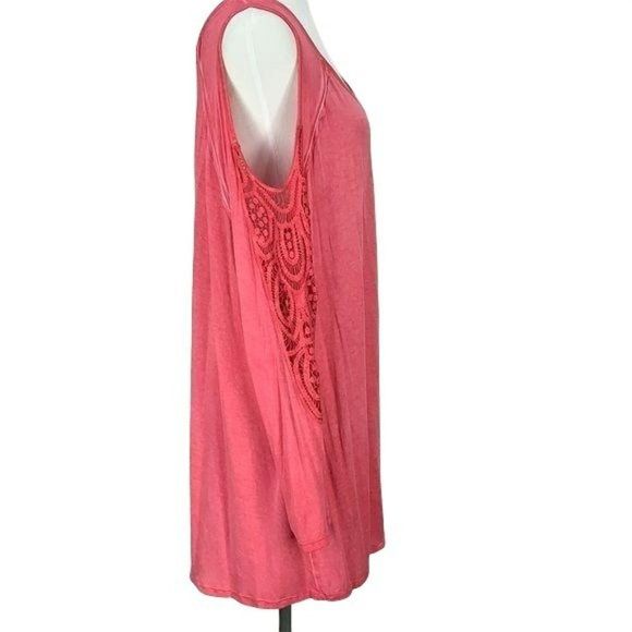 Bobbie Brooks Woman Faded‎ Red Embroidered Cold Shoulder Ombre Tunic Top Size 1X - Picture 2 of 8
